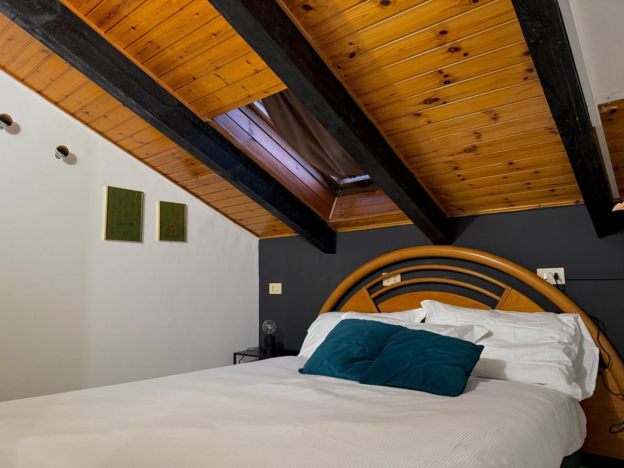 Hosting Dreams Attics - Duomo Daire Milano Dış mekan fotoğraf