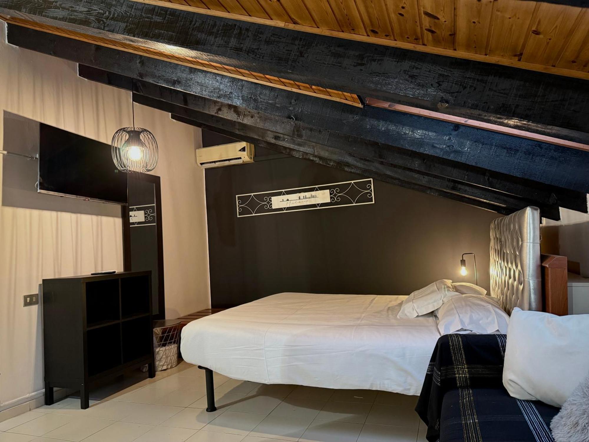 Hosting Dreams Attics - Duomo Daire Milano Dış mekan fotoğraf